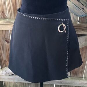 Queen Bee Beverly Hills Black Wrap Front Skort White Contrast Stitching Size L